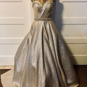 MAC DUGGAL-Ball Gown